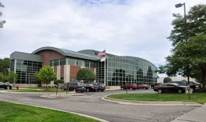 Exterior of the Extra Credit Union Warren location